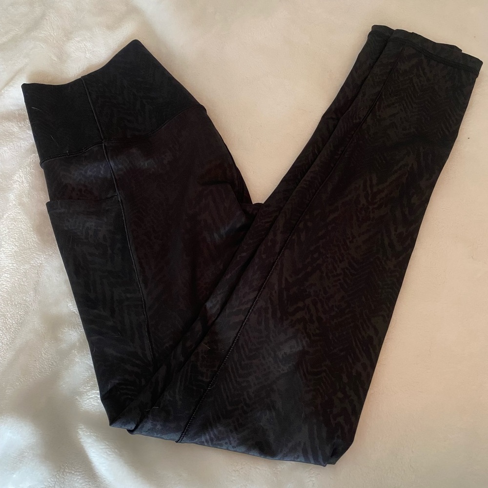 Athleta Salutation Stash Pocket II 7/8 Tight